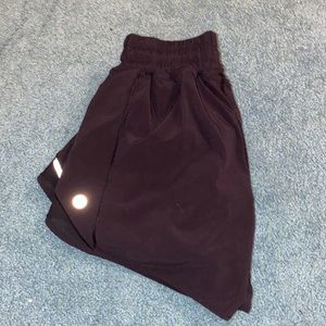 Lululemon black hottie hots size 2 “4 inch”